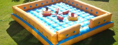 Imagem 3 da empresa OFICINA DA ARTE BRINQUEDOS INFLÁVEIS Garçons para Festas e Eventos em Brasília DF