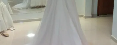 Imagem 8 da empresa PARIS NOIVAS E LOCAÇÃO DE TRAJES Roupas - Aluguel em Curitiba PR