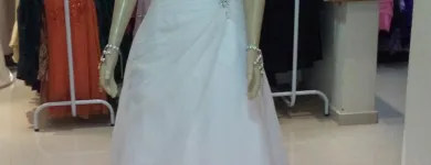 Imagem 2 da empresa PARIS NOIVAS E LOCAÇÃO DE TRAJES Roupas - Aluguel em Curitiba PR